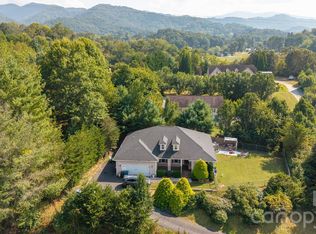 91 Crestview St, Canton, NC 28716