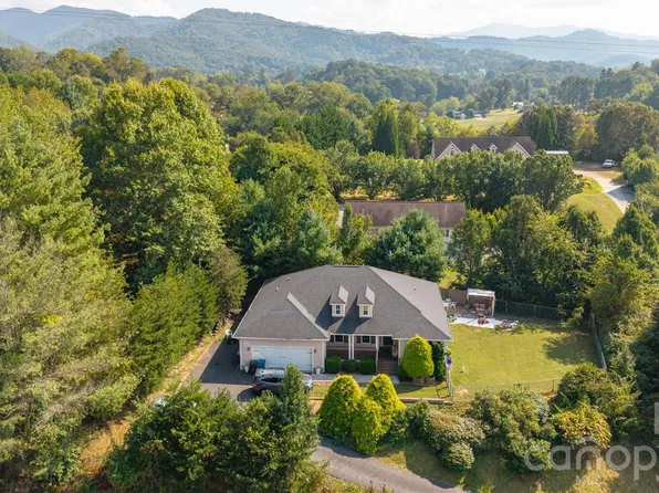 91 Crestview St, Canton, NC 28716