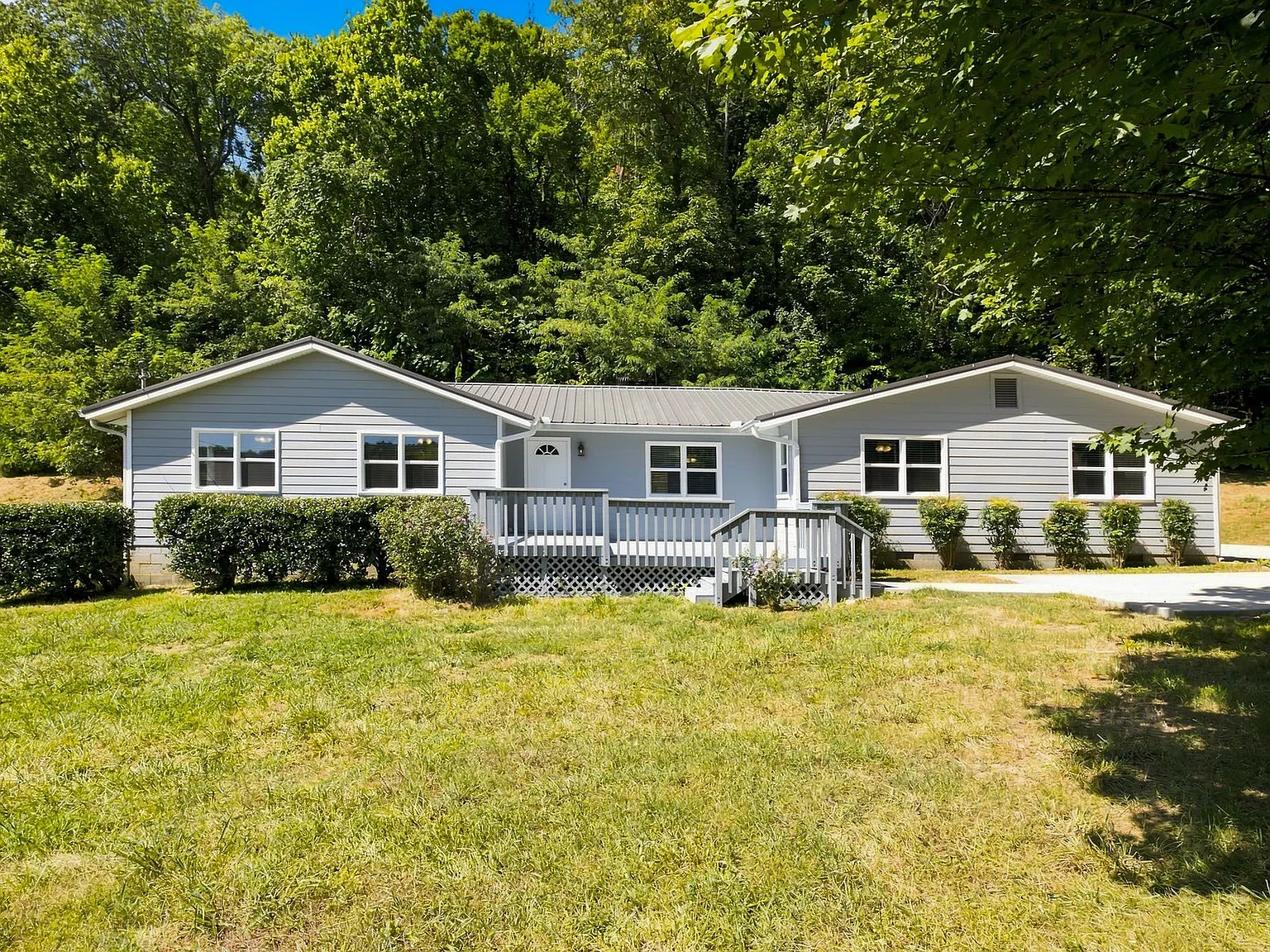 4 bed, 2200 sqft, $3,300 — Photo 1