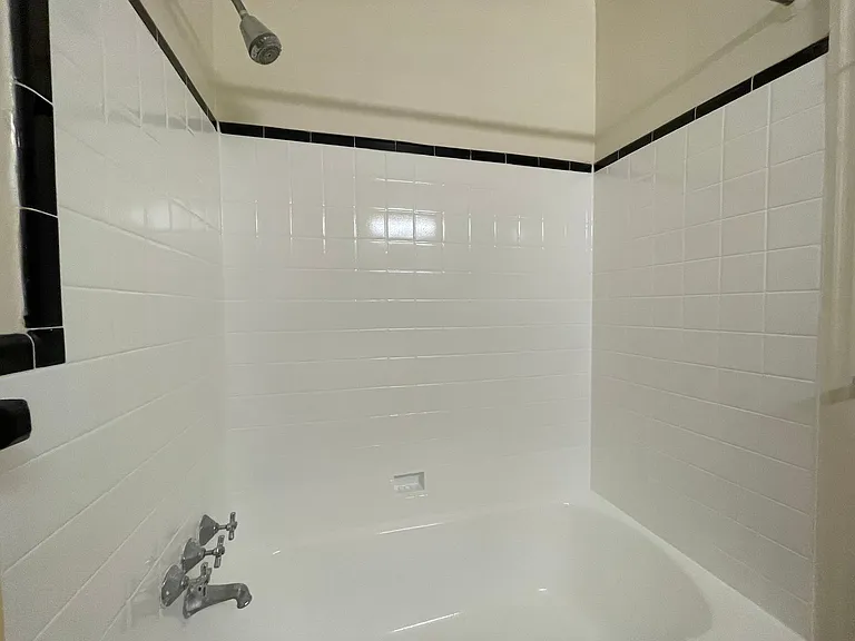 2618 41st St NW — Photo 7