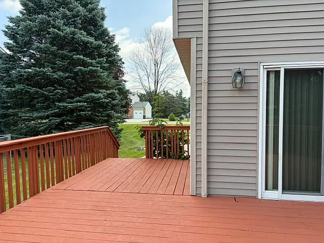 328 N Pointe Dr — Photo 23
