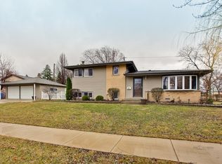 801 E Greenwood Dr, Mount Prospect, IL