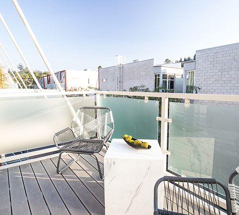 4th image of 3450 1/2 W Cahuenga West Blvd #402