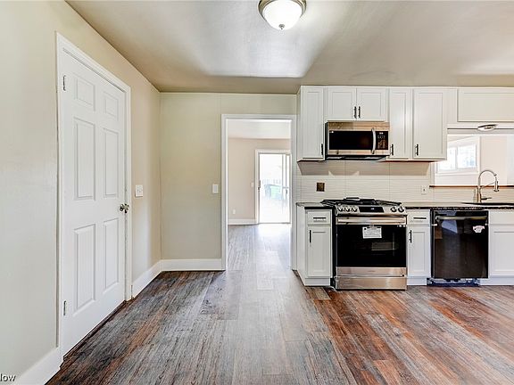 5th image of 4940 Henry St