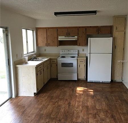3rd image of 910 Buttercup Dr