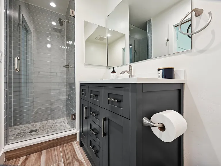 3870 N Clay St — Photo 8
