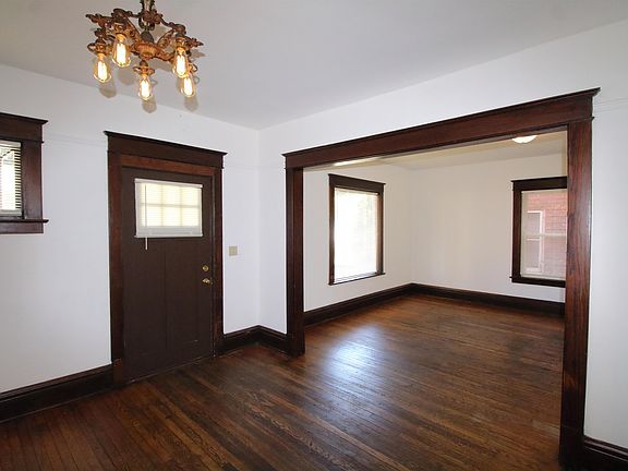 5th image of 718 Locust St