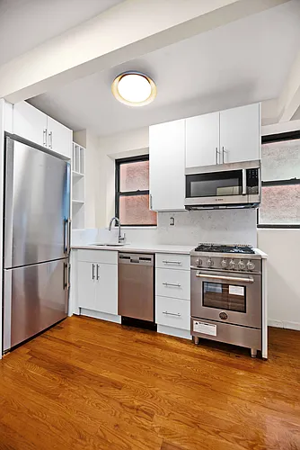 226 E 25th St Photo 1