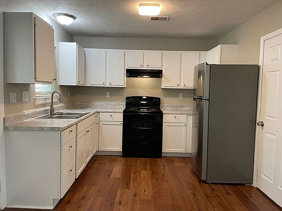 5th image of 427 Hawkins Ave