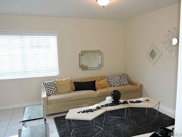 695 E Lee Pl — Photo 3