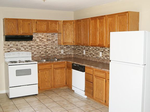3rd image of 464 Odin Dr