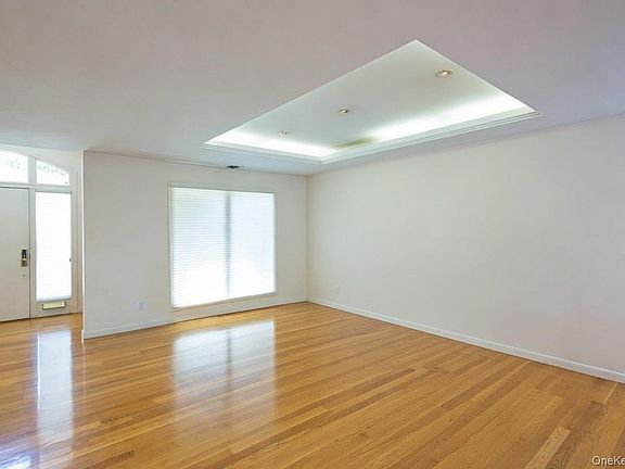 4th image of 79 Meadow Woods Road