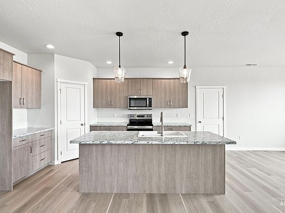 3rd image of 460 Aplomado Ct