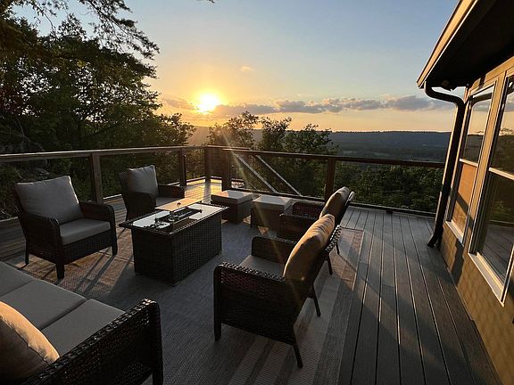 3rd image of 40 Lake View Cir