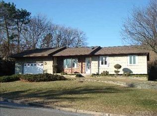 10 Milldown Rd, Yaphank, NY 11980