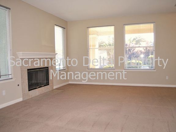 3rd image of 4317 Live Oak Ln