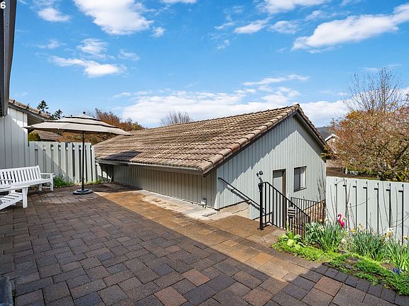 4th image of 6275 Club House Cir