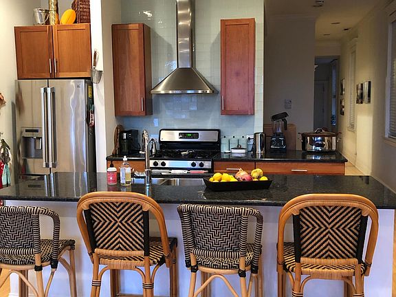 2nd image of 2131 N Sheffield Ave #3