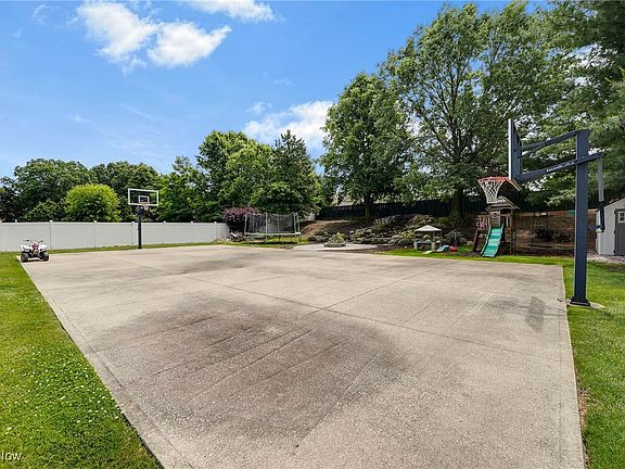 4th image of 9324 Lori Jean Dr