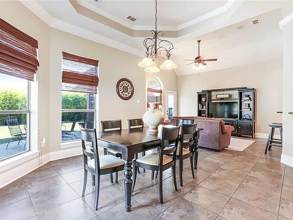 2nd image of 364 Chateau Sonesta