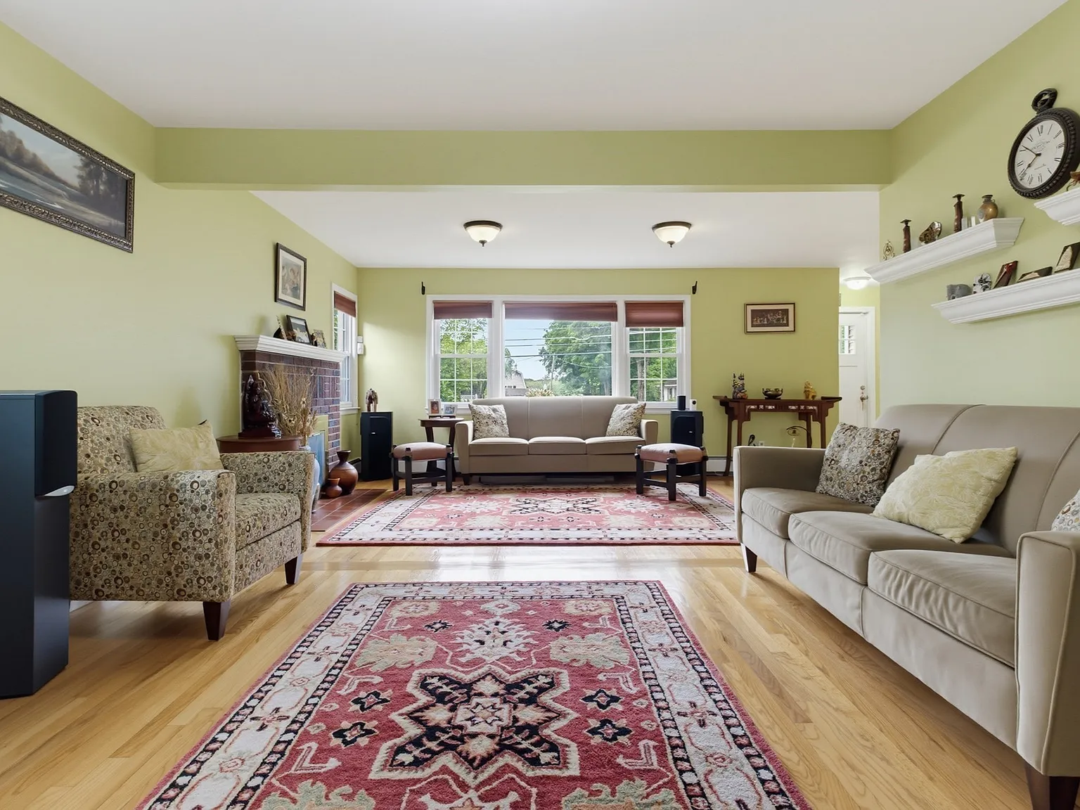 4 bed, 3.0 bath, 4215 sqft, $4,900 — Photo 3