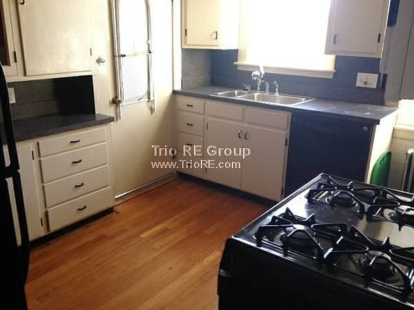 2nd image of 40 Evans St
