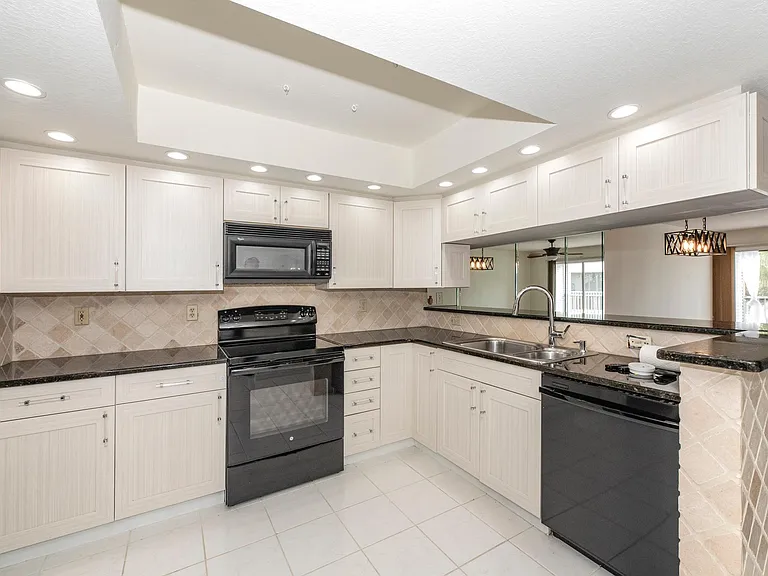 14674 Seminole Trl — Photo 5