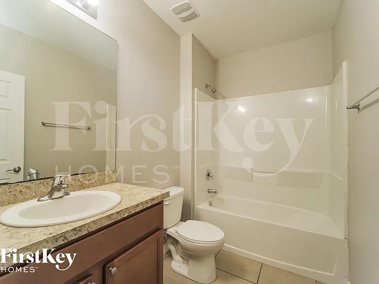 220 SE 14th Ter — Photo 16
