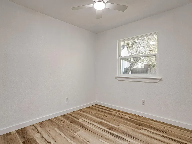 521 Mesquite Ave N — Photo 22