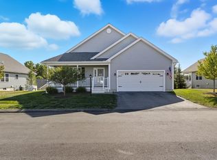 7 Mulberry Ln, Hooksett, NH 03106