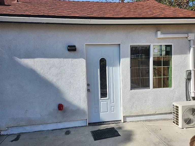 6939 Wilbur Ave — Photo 1