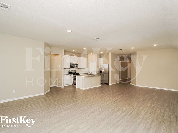 5th image of 1203 White Willow