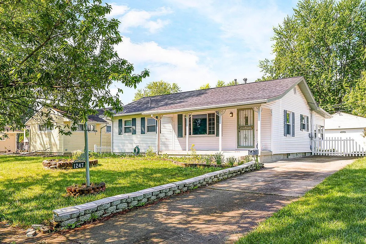 1247 Huntly Dr photo 1