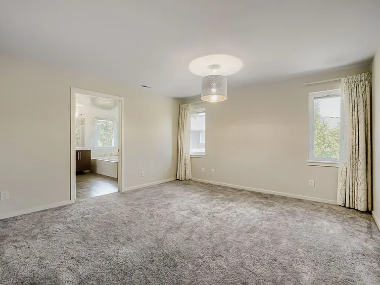 3812 NE 23rd Pl — Photo 11