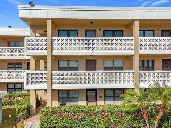 4920 Locust St NE APT 106, Saint Petersburg, FL 33703