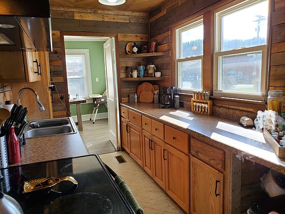 2nd image of 318 Main St #1