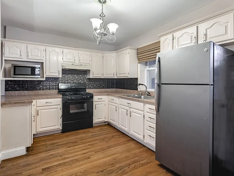 1202 S Alder St — Photo 9