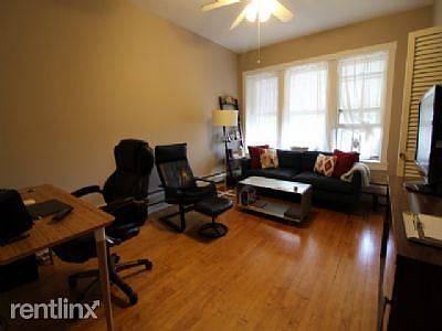 4th image of 2132 W Walton St #3