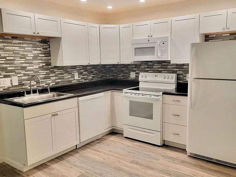 University Park Apartments near Cornell University — Photo 918