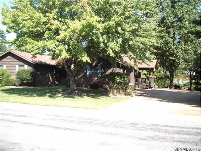 304 Rosemary Dr photo 1