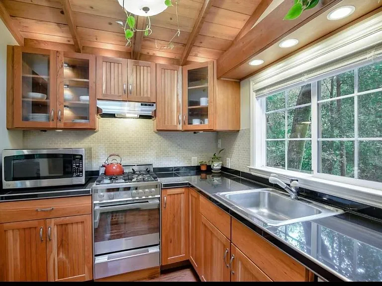 5649 Hillside Dr #B — Photo 2