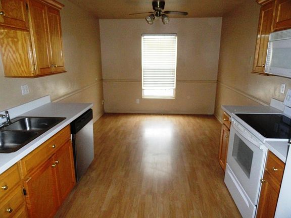 3rd image of 14913 Kelly Dr #14913