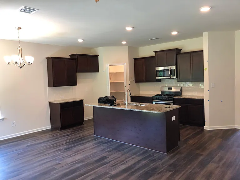 1043 Foxtail Dr — Photo 6