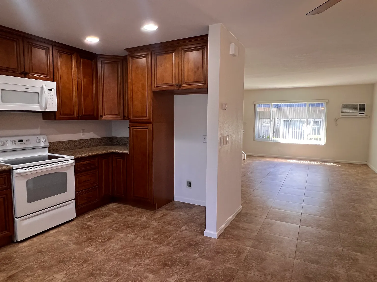 850 E Maria Ave — Photo 4