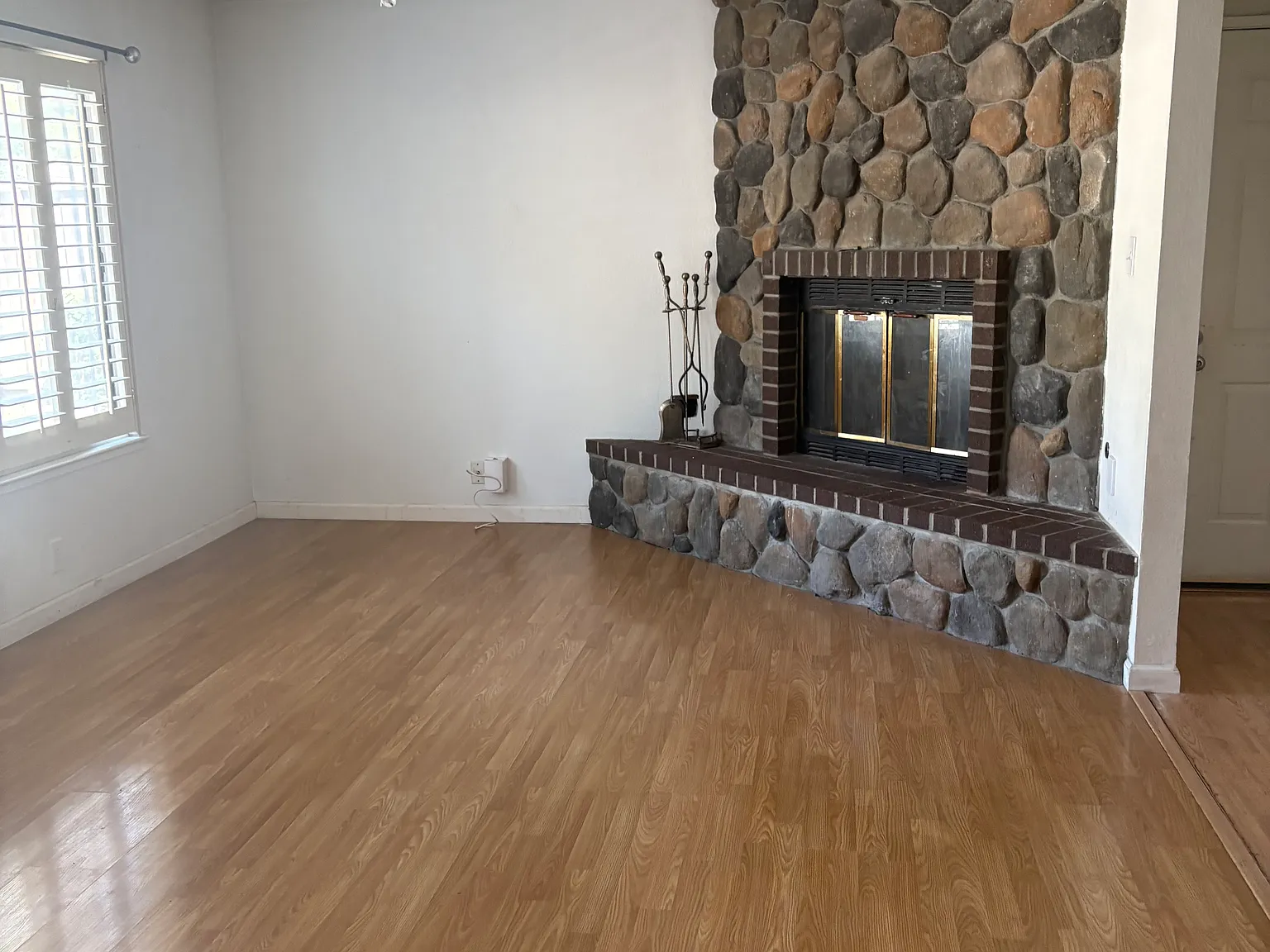 3 bed, 1400 sqft, $3,600 — Photo 3
