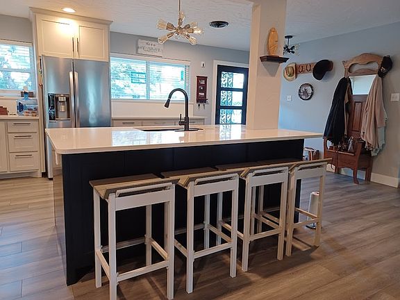 4th image of 109 Village Dr