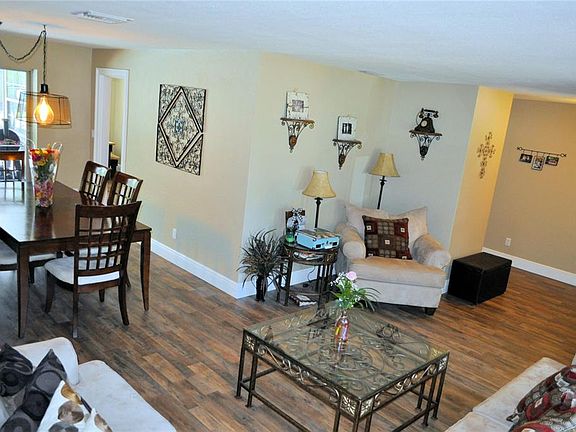 2nd image of 2324 Violet Pl