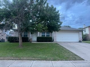 729 Raven Dr, Saginaw, TX 76131