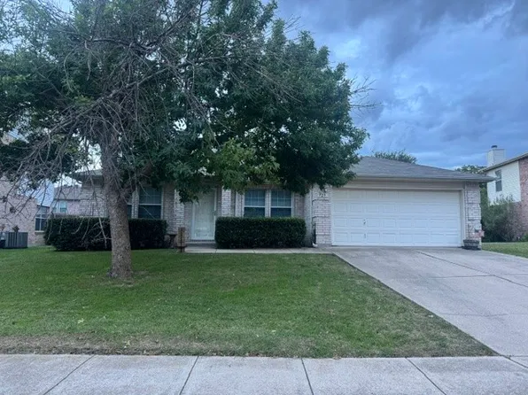729 Raven Dr, Saginaw, TX 76131