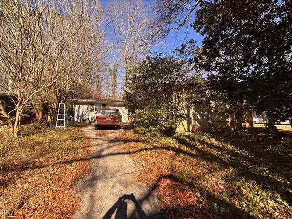 1845 Delphine Dr, Decatur, GA 30032